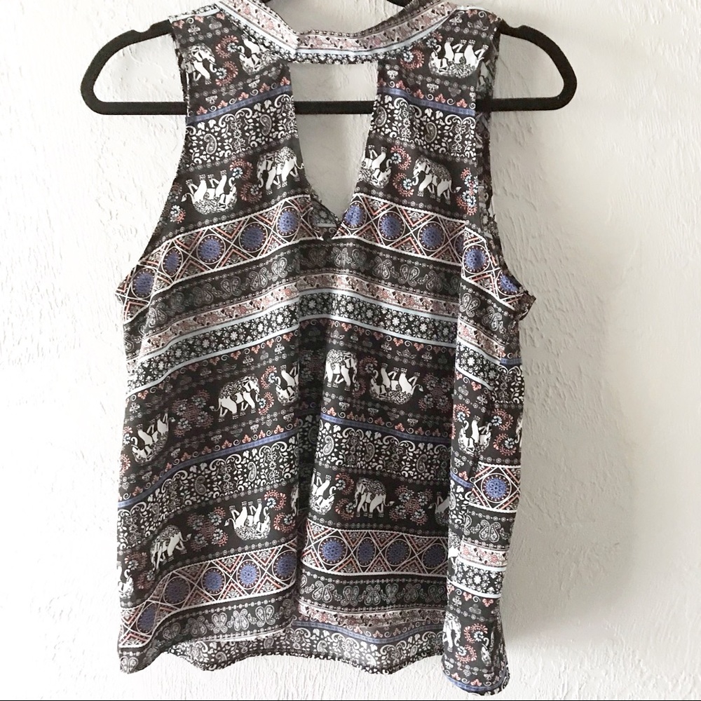 Derek Heart / Sleeveless Top w/elephant print